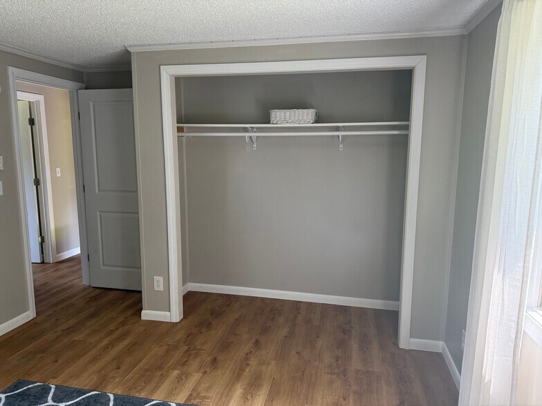 Building Photo - 200 Maple Rd