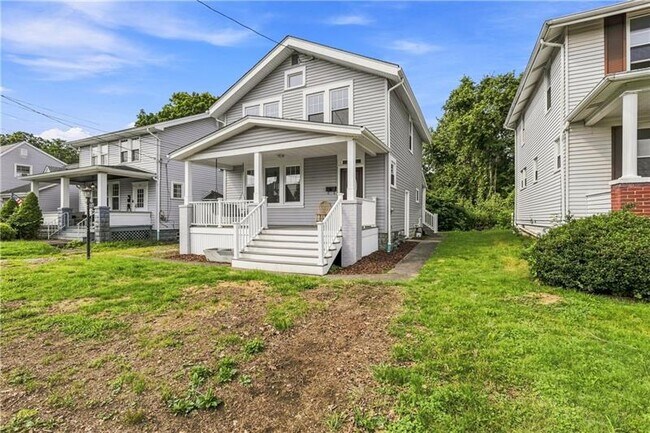 Building Photo - 297 Grandview Way