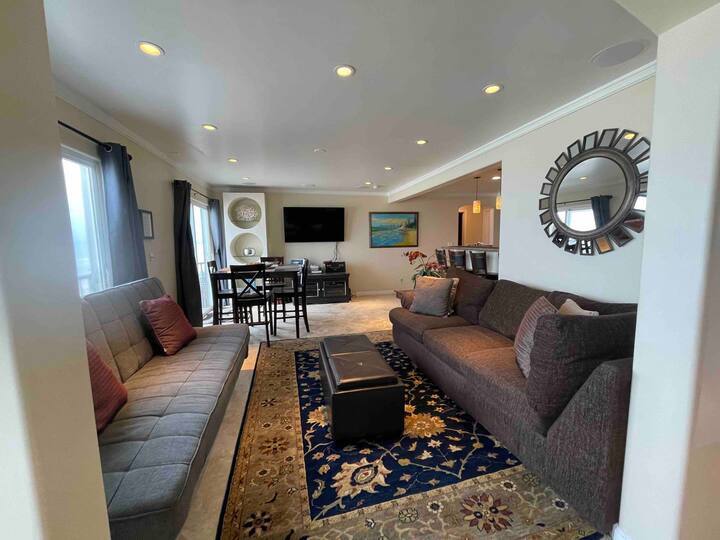 Living Room - 704 Ventura Pl