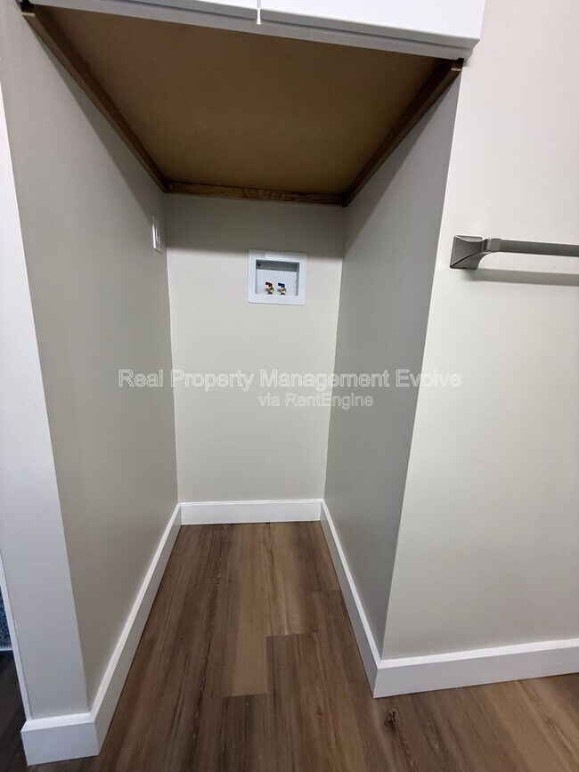 Building Photo - 3801 E Greenway Rd