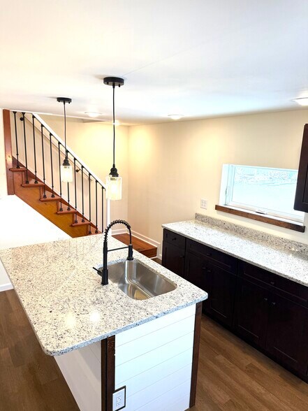 Building Photo - 1235 Bloom Rd