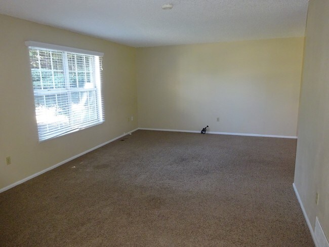 Building Photo - 7047 S Fairfax St