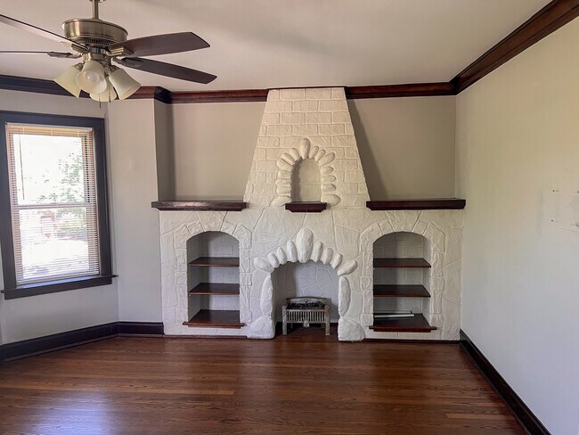 Building Photo - 1526 W 89th St