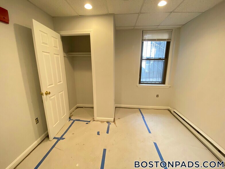 Building Photo - 77 Park Dr