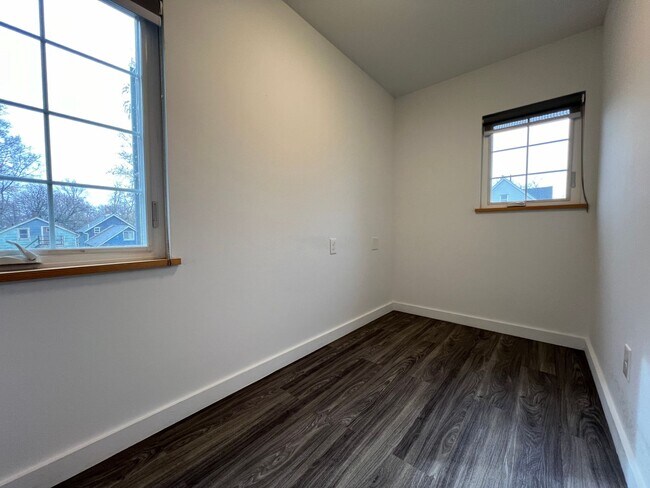 Building Photo - 3109 Hancock Ave