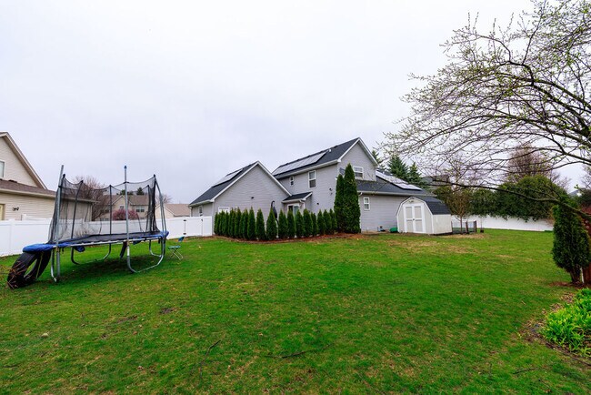 Building Photo - 25037 Brett St