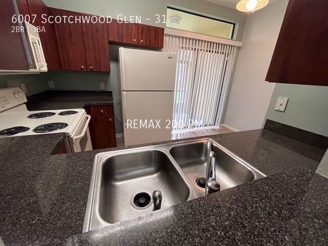 Building Photo - 6007 Scotchwood Glen