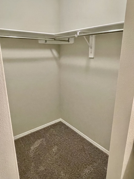 Building Photo - 2097 Bentwood Dr