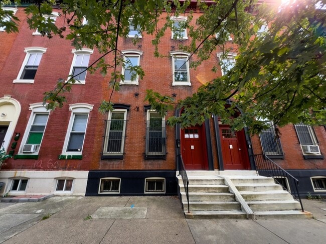 Building Photo - 1934 Green St