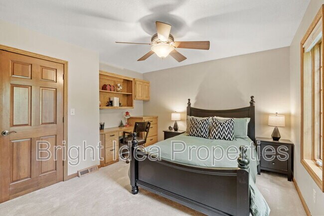 Building Photo - 6210 Deerwood Cir N