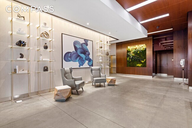 Building Photo - 225 E 34th St