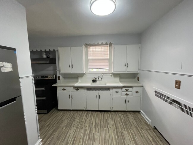 Building Photo - 1814 Napfle Ave