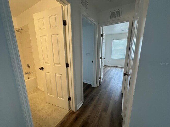 Building Photo - 1817 Townhall Ln