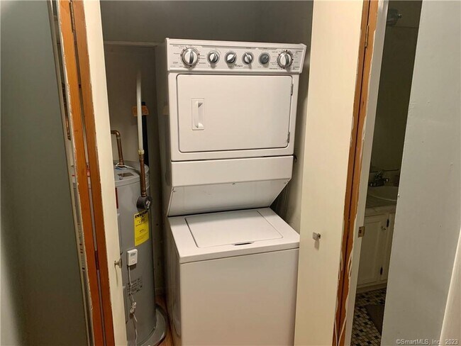 Building Photo - 3004 Madison Ave