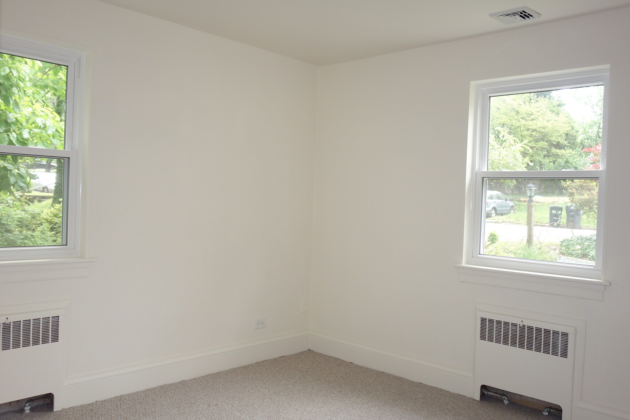 First floor bedroom. - 116 Howard Dr