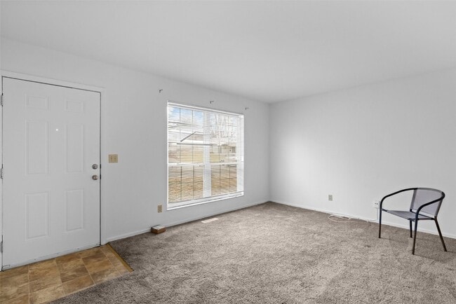 Building Photo - 3557 High Dr