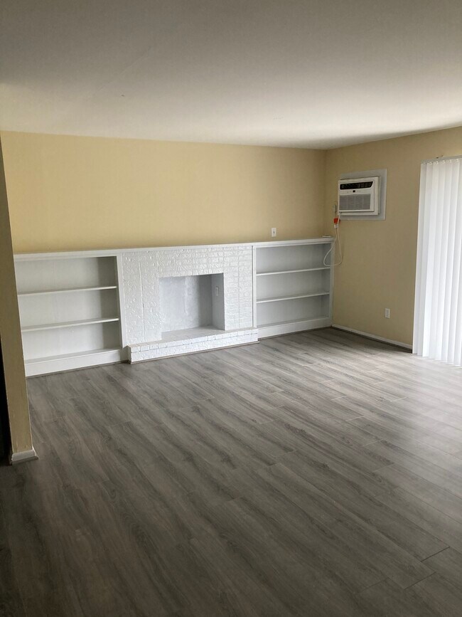 Livingroom - 722 Ohio Pike