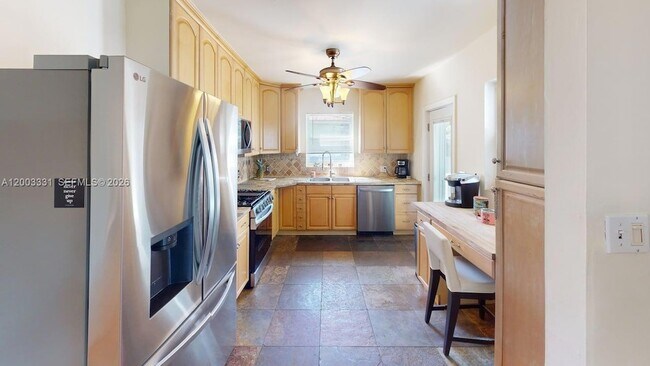 Building Photo - 951 NE 116th St