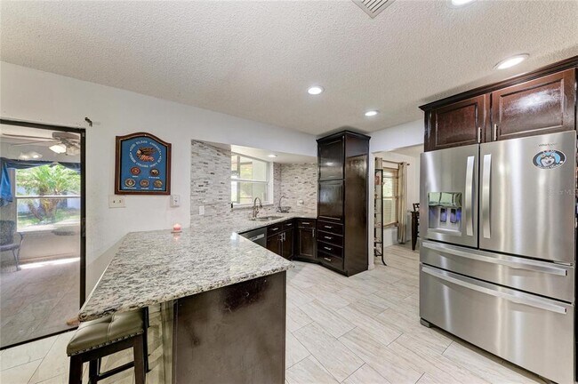 Building Photo - 1520 Sunnyhills Dr