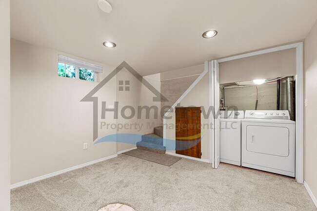 Building Photo - 4 Bedroom 2 Bathroom Home with a Fully Fen...