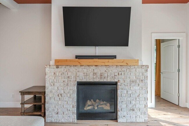 Building Photo - 508 Hideaway Ln