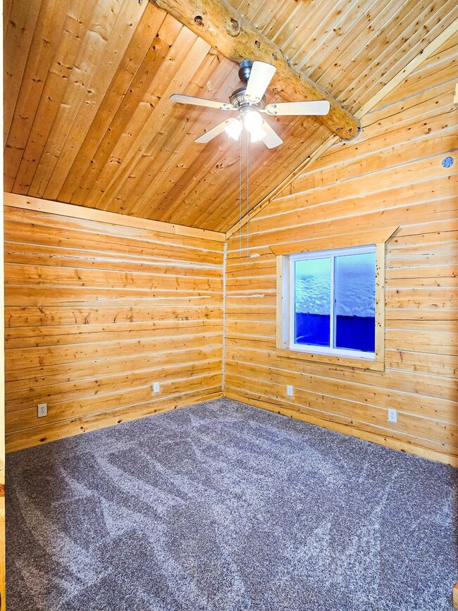 Building Photo - Secluded 2 Bed, 1 Bath Home in the hills!