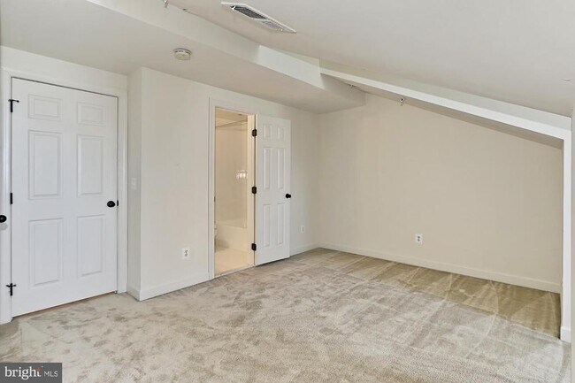 Building Photo - 478 Ferdinand Day Dr