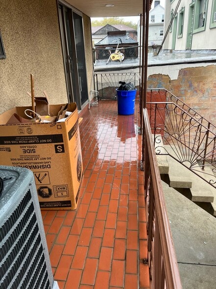 Balcony - 13 Calumet St