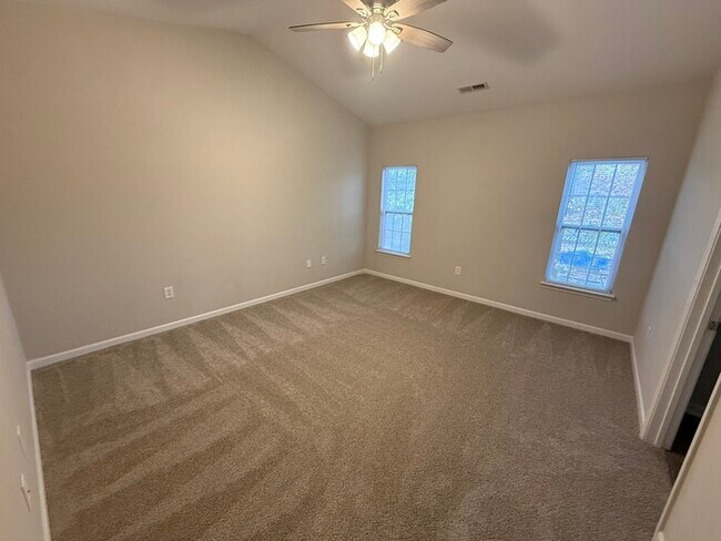 Building Photo - Beautiful 3 Bedroom Town Home! AMAZING CARY LOCATION!!!!