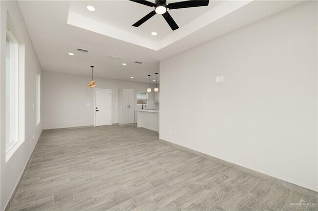 Building Photo - 17 Selena St