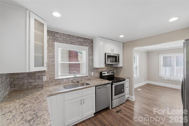 Building Photo - 4239 Dinglewood Ave