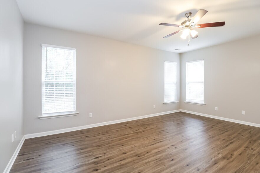 Building Photo - 13514 Planters Row Dr