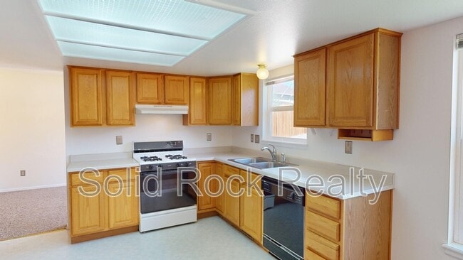 Building Photo - 2635 Leoti Dr