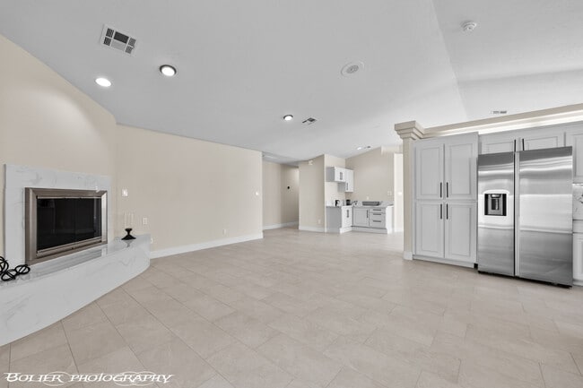 Building Photo - 931 Chaparral Dr