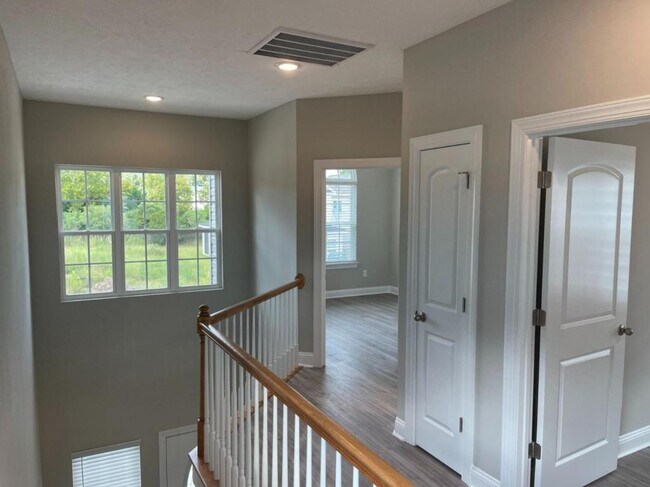 Building Photo - 302 71st Ave N