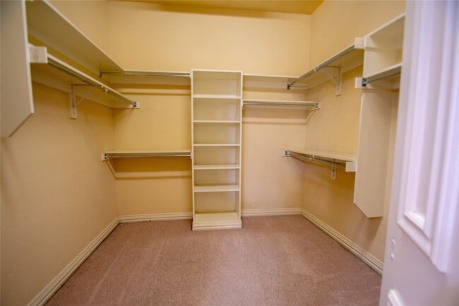 Building Photo - 5508 Junius St