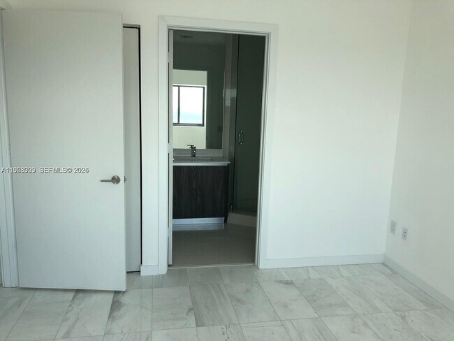 Building Photo - 480 NE 31st St