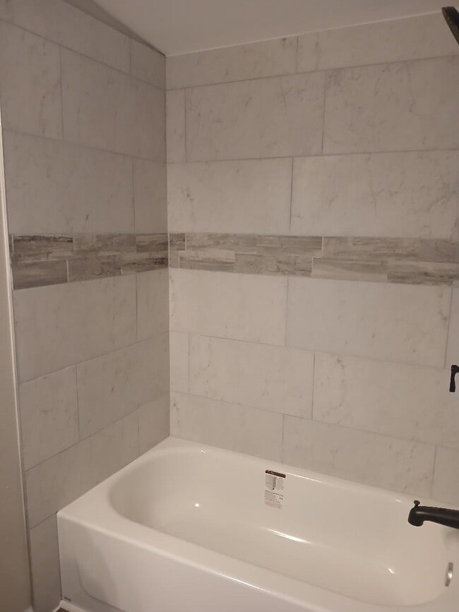 Building Photo - 98 Leasch Loop