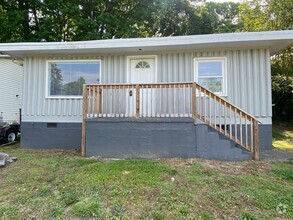 Building Photo - COMING SOON - 2 Bedroom 1 Bathroom Home in...