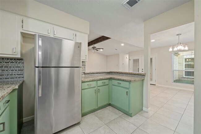 Building Photo - 12143 Stone W Dr