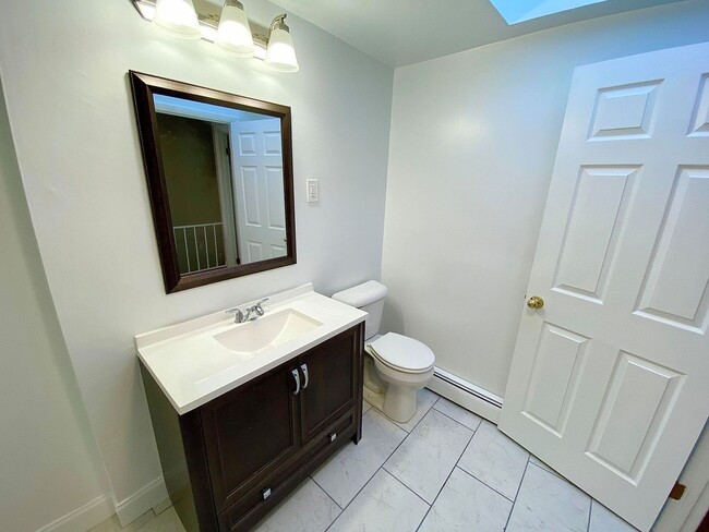 Building Photo - Charming 2 Bedroom/1 Bathroom Townhome in Locust Point, MD!