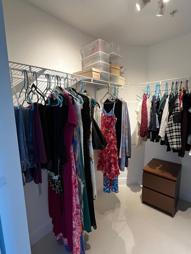 Building Photo - 7910 Harbor Island Dr