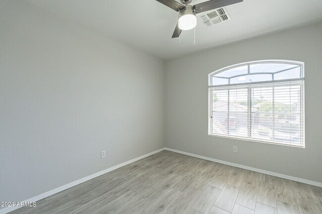 Building Photo - 6326 W El Cortez Pl