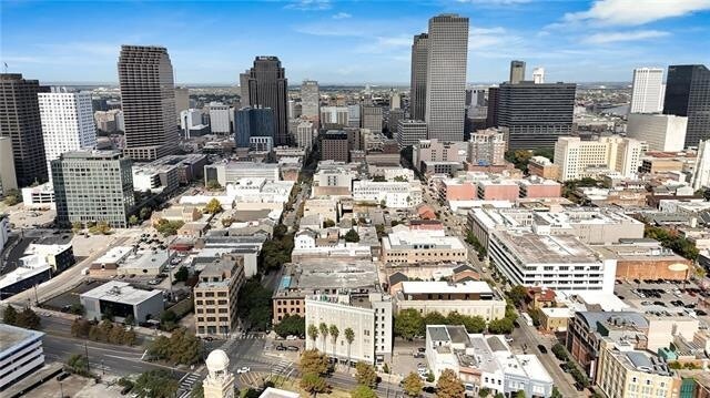 Building Photo - 833 Howard Ave