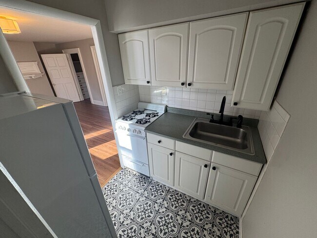 Building Photo - 479 State St