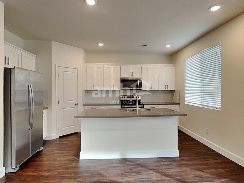 Building Photo - 8815 Carmine Cob Ave