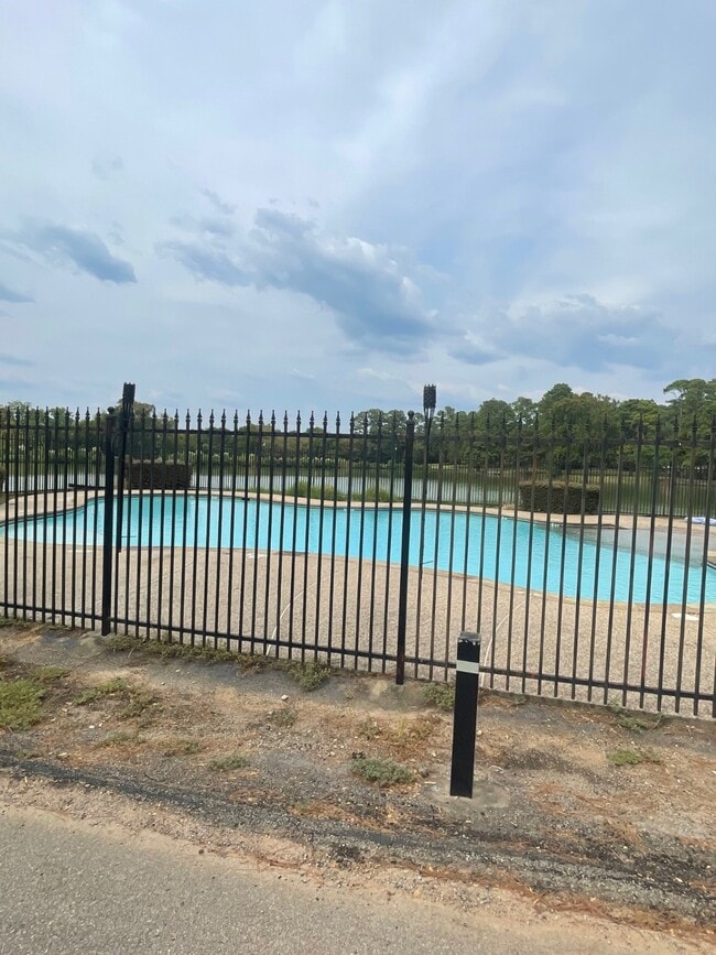 Building Photo - 1572 E Pine Lake Cir