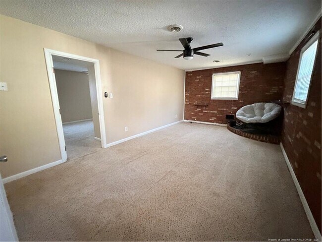 Building Photo - 4946 Pinewood Dr