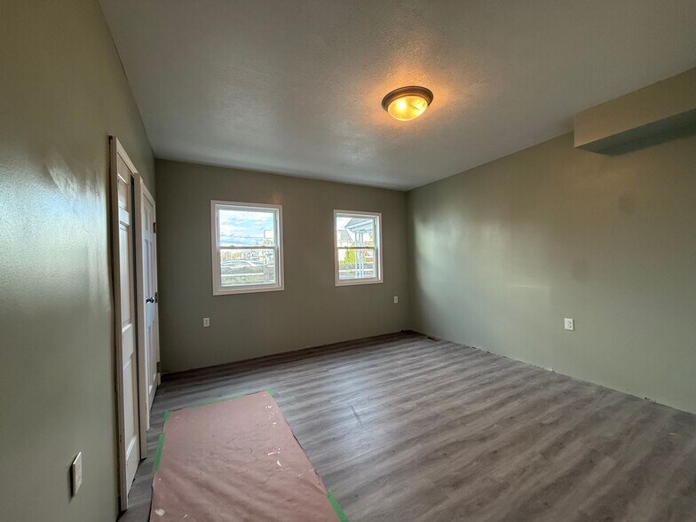 Building Photo - 412 Depot St