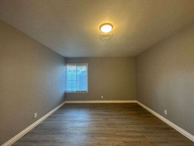 Building Photo - 3 Bedroom home with pool and RV parking